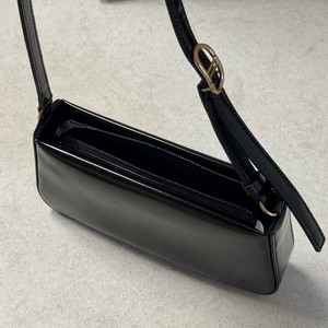 한섬 시스템 블랙 바게트백.