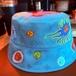 루이비통 쿠사마 야요이 리버서블 버킷햇 판매합니다.