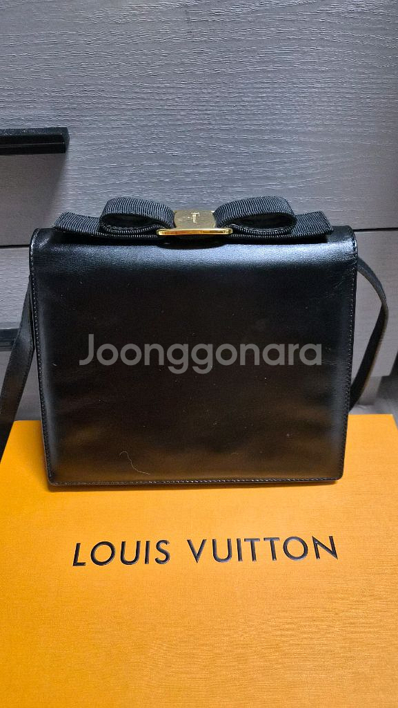 페레가모 리본가방 정품--0