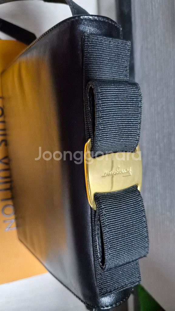 페레가모 리본가방 정품--3