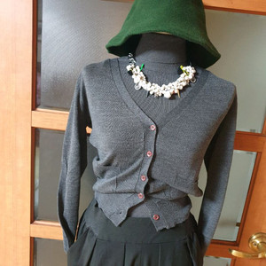 (새제품)차콜 포켓 미니가디건+캡소매 폴라니트