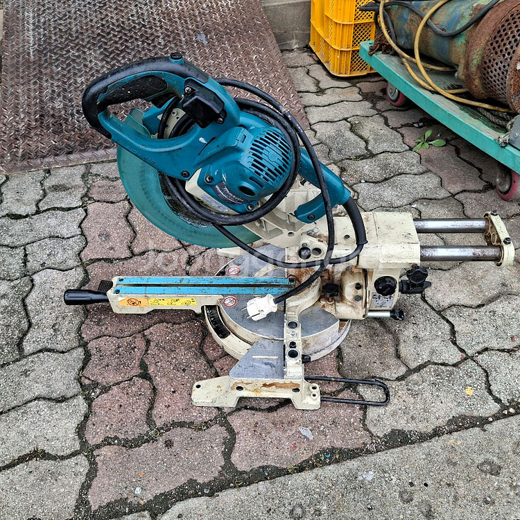 일제 정품 마끼다 슬라이딩 각도절단기--1