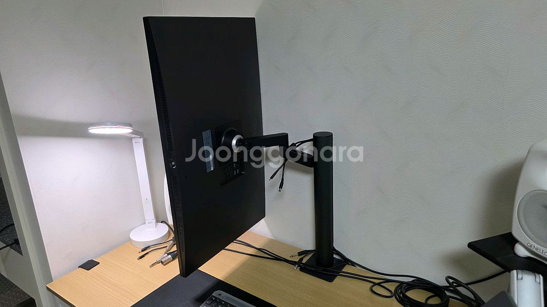 LG 울트라 파인 모니터 360 32UN880--2