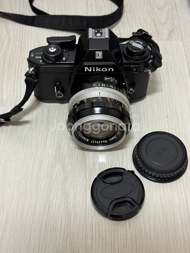 니콘EM수동필름카메라+50mm렌즈+필름1롤판매--0