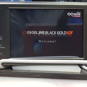 정비된 아이나비 블랙골드2k 앞쪽 본체만.
