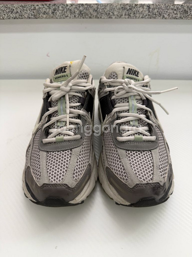 정품) 나이키 줌 보메로5 운동화 255--0