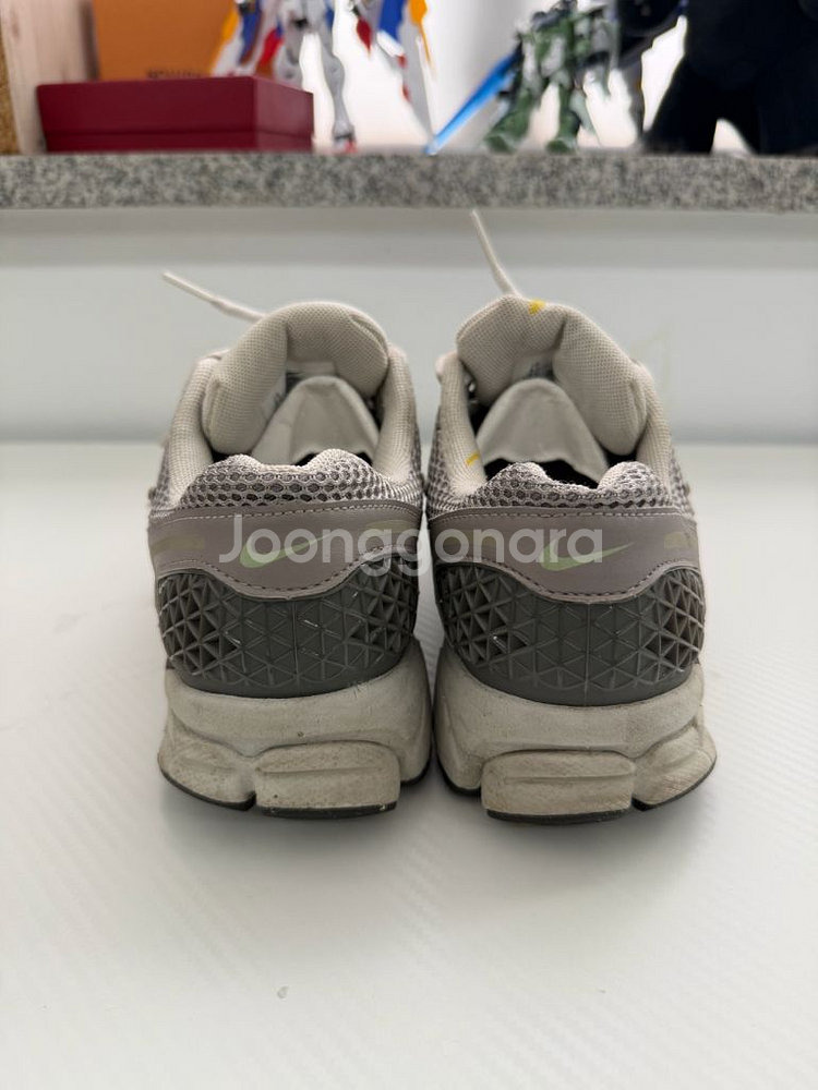 정품) 나이키 줌 보메로5 운동화 255--5