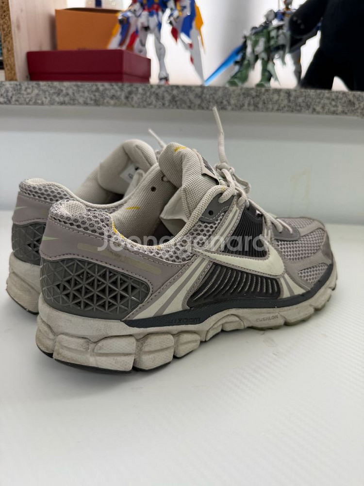 정품) 나이키 줌 보메로5 운동화 255--4