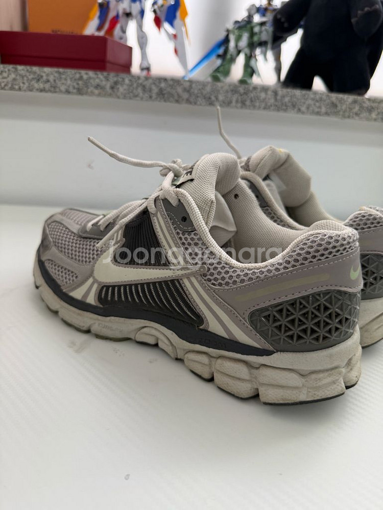 정품) 나이키 줌 보메로5 운동화 255--6