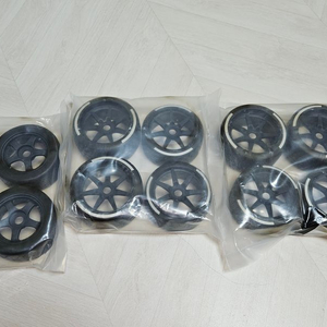 아르마 인프랙션 펠로니 리밋트리스 타이어 팝니다.