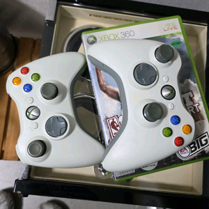 XBOX 360 무선컨트롤러와 게임시디3개 일괄