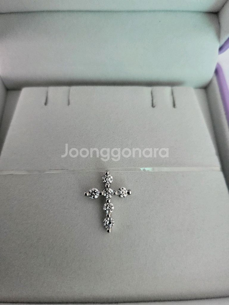 골든듀 마돈나 18k 9p 다이아 팬던트--3