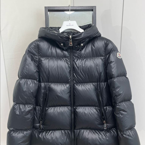 정품.몽클레어 Serittes 후드 쇼트 다운패딩