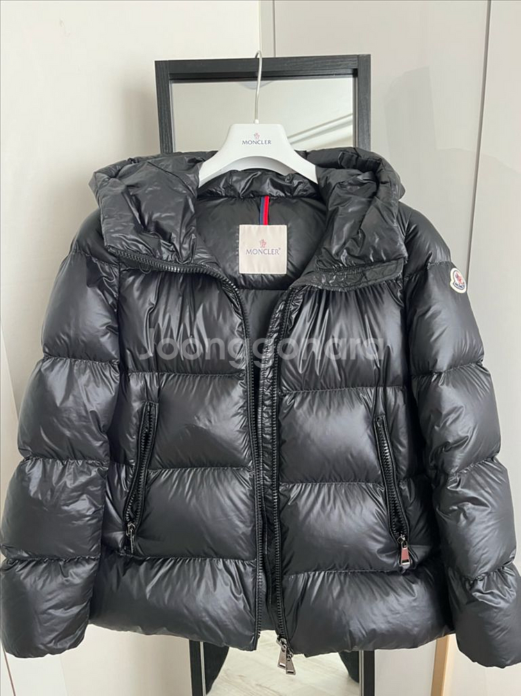 정품.몽클레어 Serittes 후드 쇼트 다운패딩--1