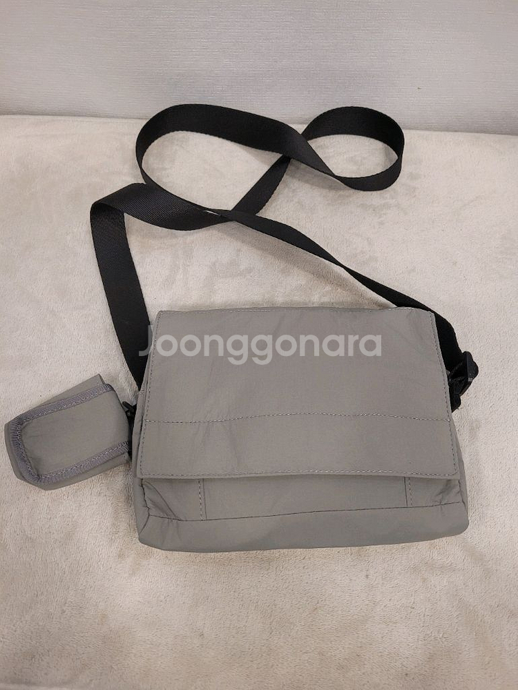 거의새거) 탑텐 남여공용 회색 크로스백--0