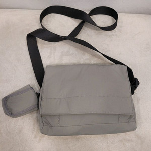 거의새거) 탑텐 남여공용 회색 크로스백