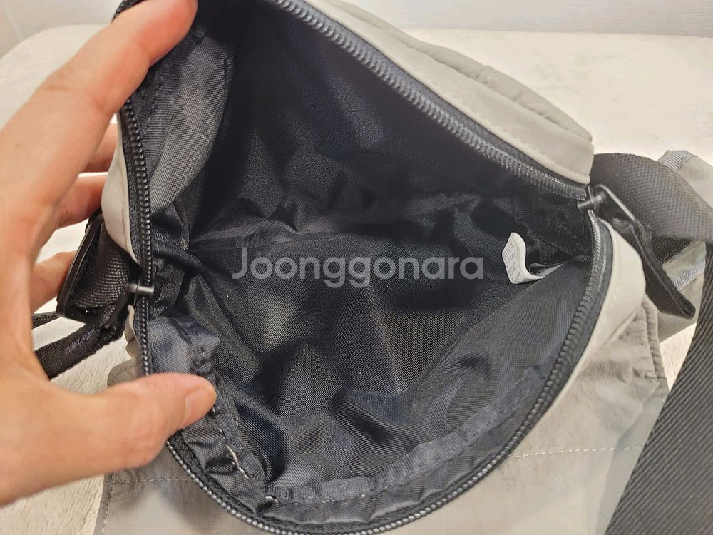 거의새거) 탑텐 남여공용 회색 크로스백--5