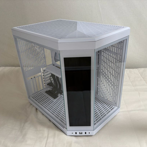 HYTE Y70 Touch 스노우 화이트 PC 케이스