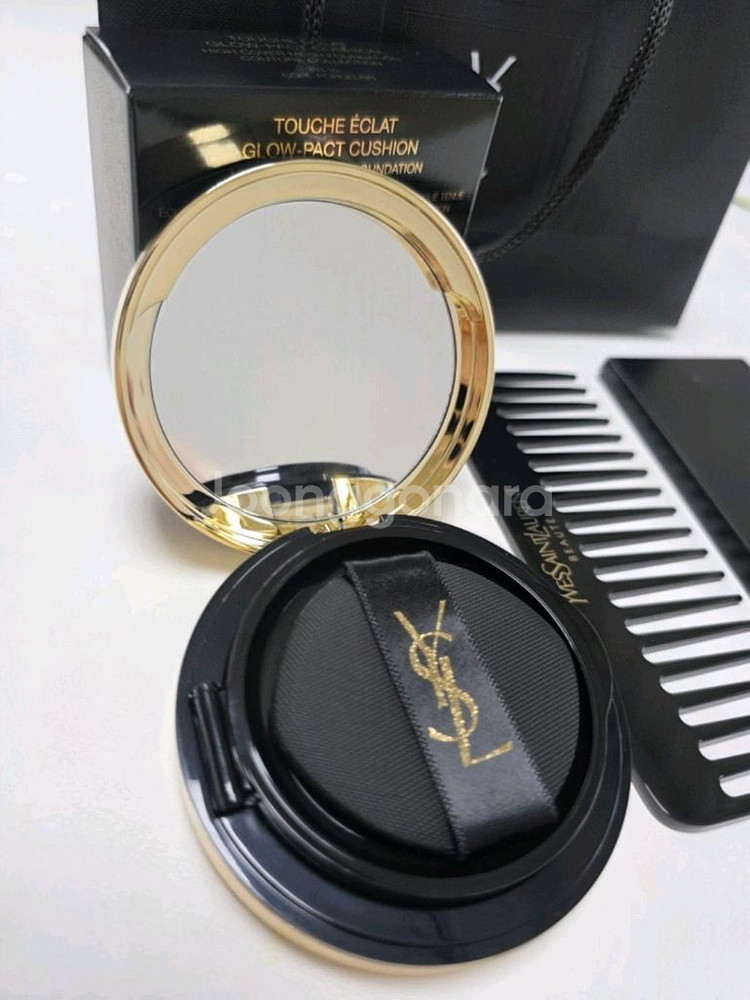 입생로랑 글로우 팩트 메쉬 쿠션 BR10 +입생로랑 빗--2