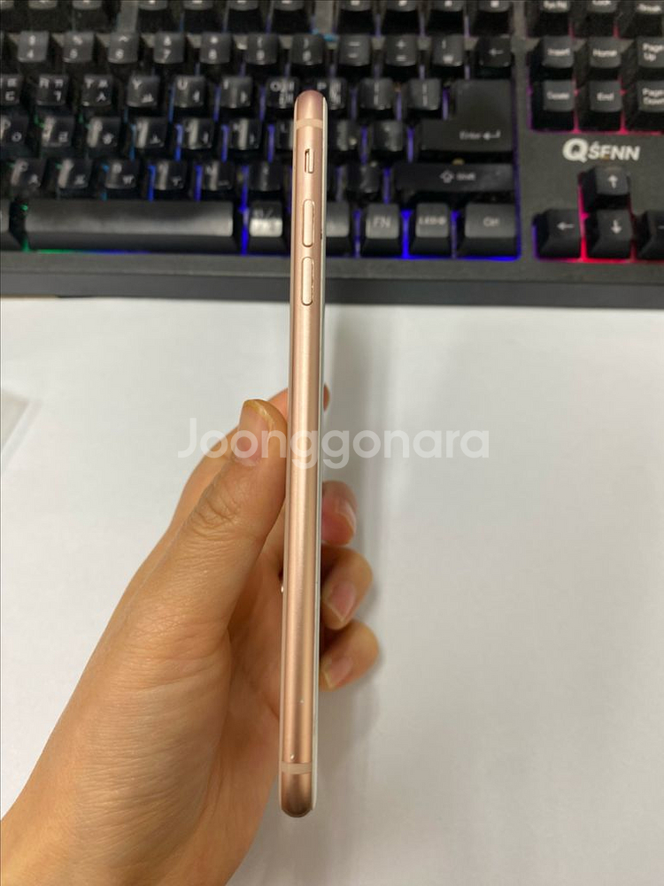 아이폰8플러스 로즈골드 외관깔끔 64GB--4