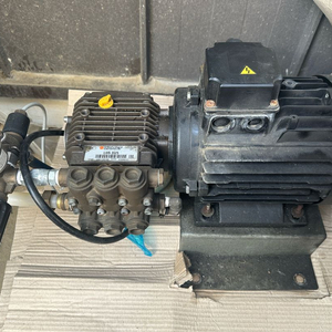 Comet LWS 3525 고압 펌프입니다