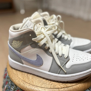 조던1 미드울프그레이