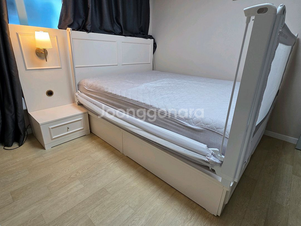 웨인스코팅 호텔식 원목 침대 프레임 K--1