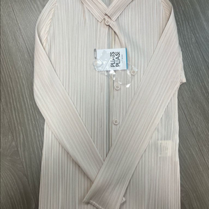 플리츠플리즈 오프화이트 셔츠