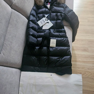 몽클레어 보에딕 여성 블랙 롱패딩 폭스퍼 00사이즈