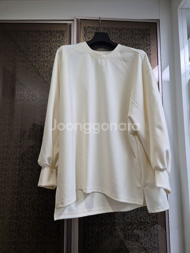 리앙쥬 듀엠티셔츠, 트임쫀득팬츠--3