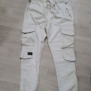 자라 카고조거팬츠 베이지색상 허리30-32사이즈 팔아요