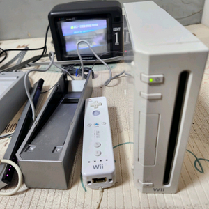 wii 본체 와 리모컨1개