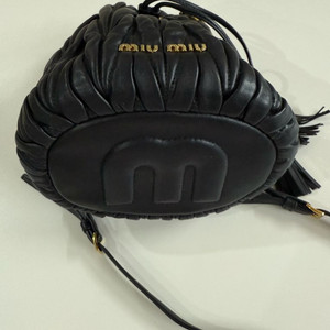 미우미우 마테라쎄 버킷