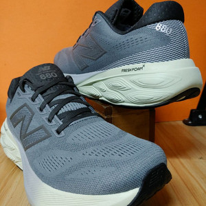 뉴발란스 프레쉬폼X880 V15(표기275추천270)