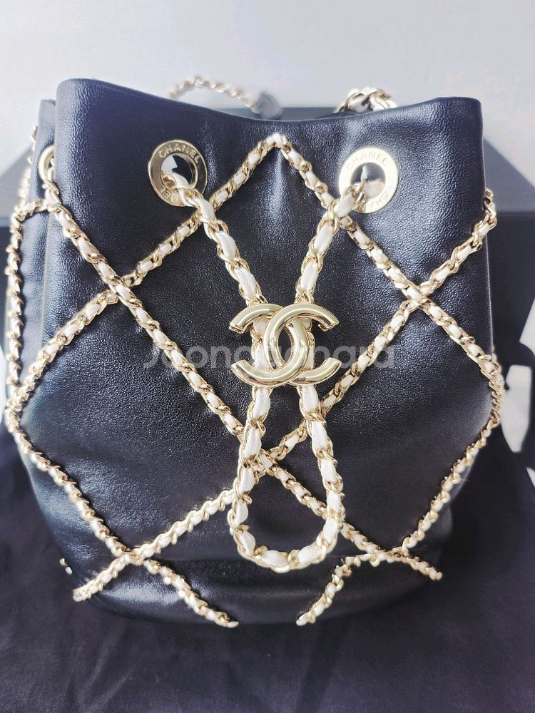 샤넬 체인 버킷백--1