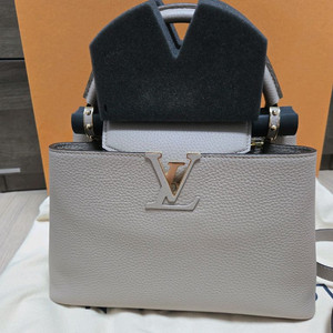 루이비통 카퓌신 mm 갈렛 (새상품급)