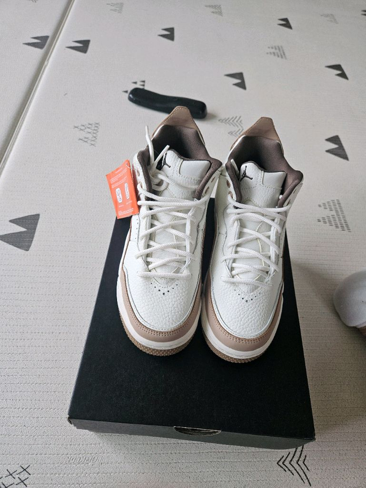 조던 코트사이드 23 GS 농구화입니다 225사이즈 이미지