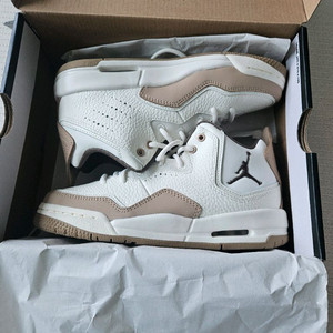 조던 코트사이드 23 GS 농구화입니다 225사이즈 이미지