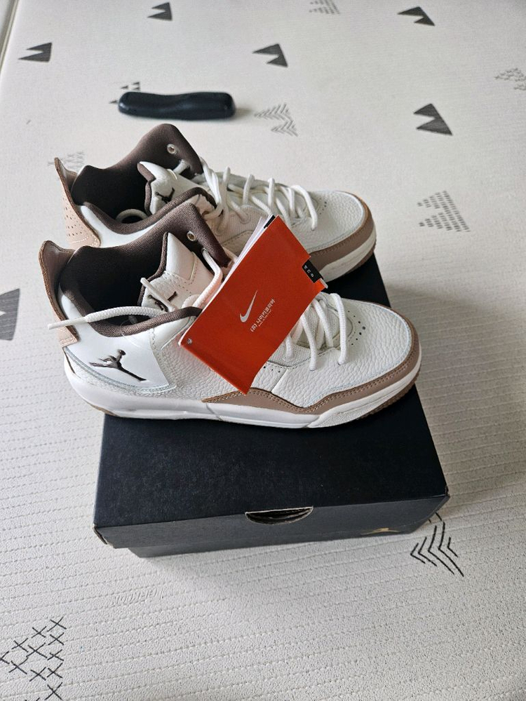 조던 코트사이드 23 GS 농구화입니다 225사이즈 이미지