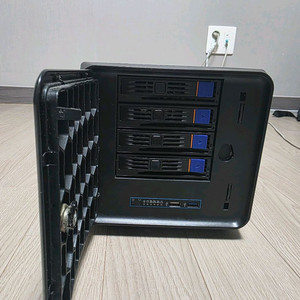 4베이 자작 NAS 팝니다. 이미지