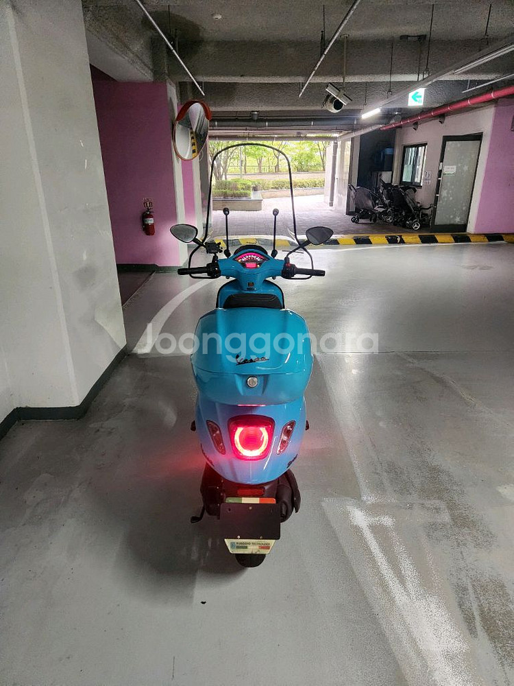 2022년식 베스파 스프린트 블랙에디션--3