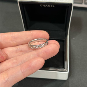샤넬 마틀라쎄 플래티넘 링 팔아요