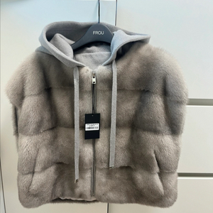 새상품)프루 밍크 니트후드 호리젠탈 베스트 실버블루