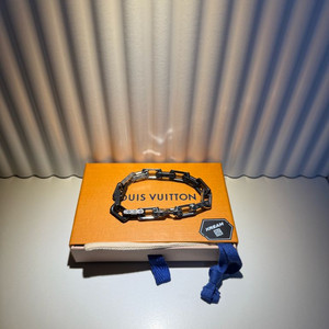 (실착1회) 루이비통 모노그램 블랙 스틸 체인팔찌L