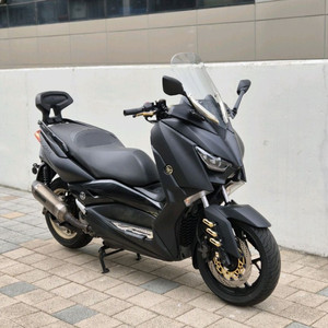 2020년식 xmax 엑스맥스 멧블랙 판매합니다.