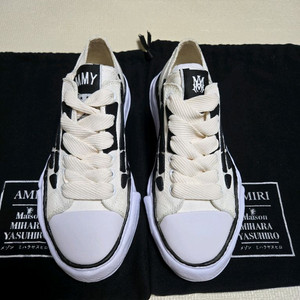미하라 아미리 콜라보 스니커즈 270