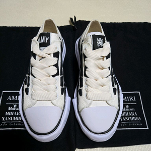 미하라 아미리 콜라보 스니커즈 270