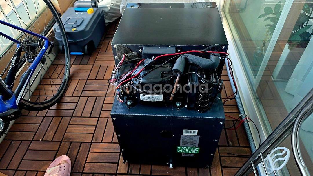 LG FREUCAMP 캠핑카용 냉장고 블랙미니--2