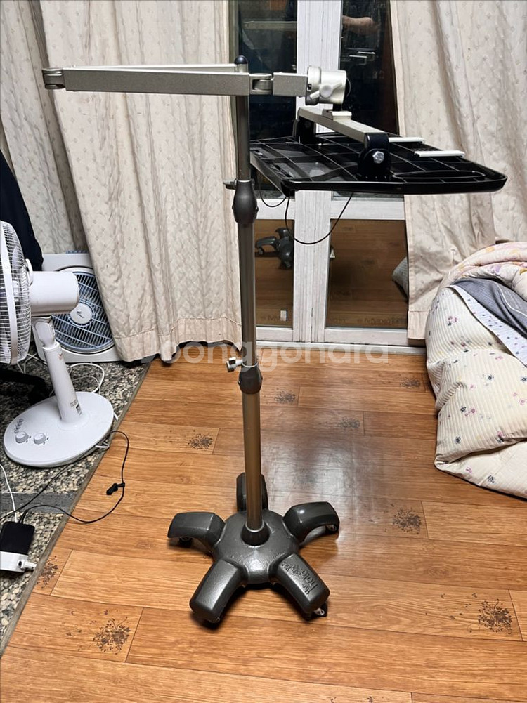 더홀드잇 누워서 보는 독서대--1