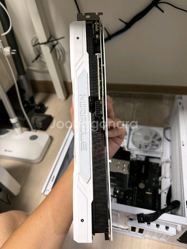 이엠텍 RTX 4070 슈퍼 12GB 풀박, 보증기간O--1